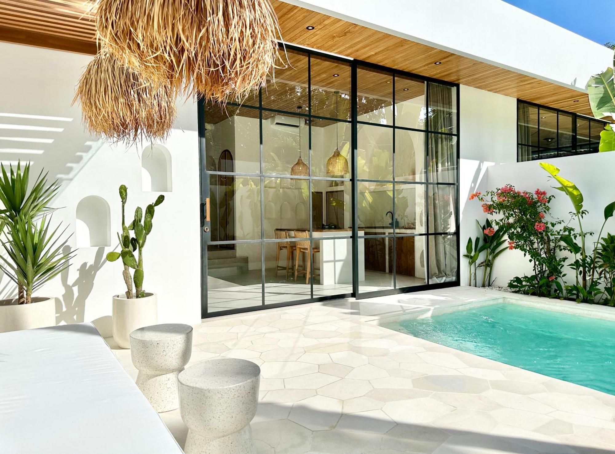 The Suites By The Young Villas Uluwatu Exterior foto